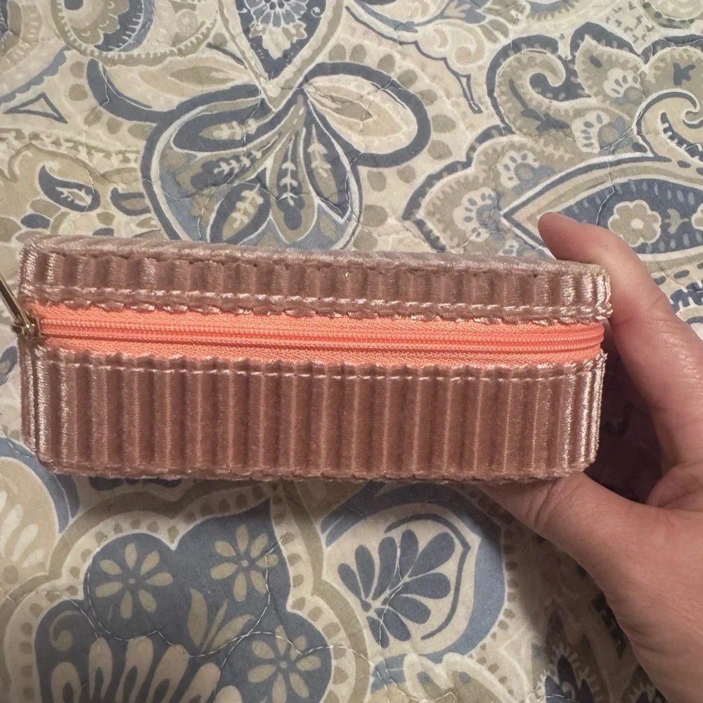 Textured Pink Velvet Jewelry Travel Case
